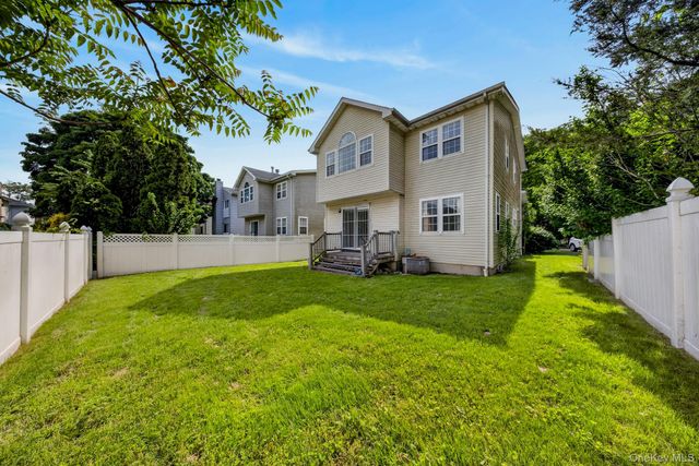 82B Inwood Road, Port Washington, NY 11050