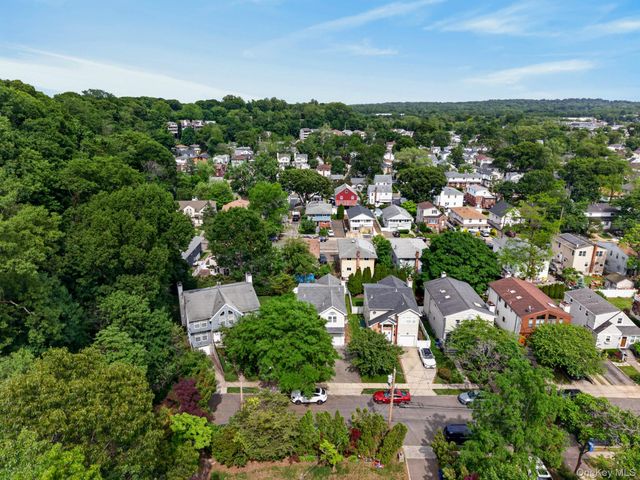 82B Inwood Road, Port Washington, NY 11050