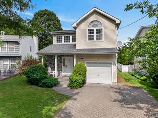 82B Inwood Road, Port Washington, NY 11050
