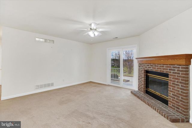 4114 WOODSPRING LN, York, PA 17402