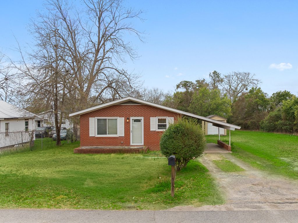 106 Buyck Street, Saint Matthews, SC 29135