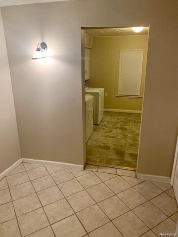 34432 Donnelly Street, Westland, MI 48185