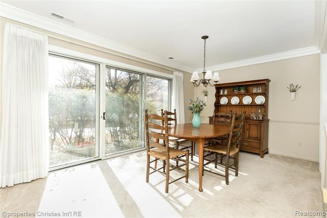 19710 W 13 Mile Road 101, Beverly Hills, MI 48025