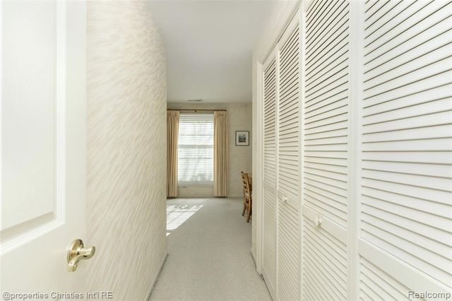 19710 W 13 Mile Road 101, Beverly Hills, MI 48025