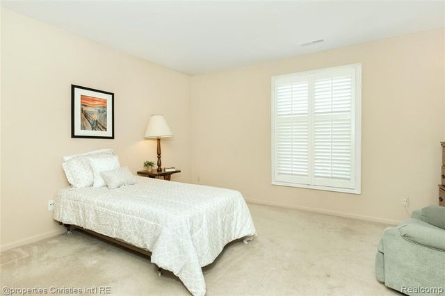 19710 W 13 Mile Road 101, Beverly Hills, MI 48025