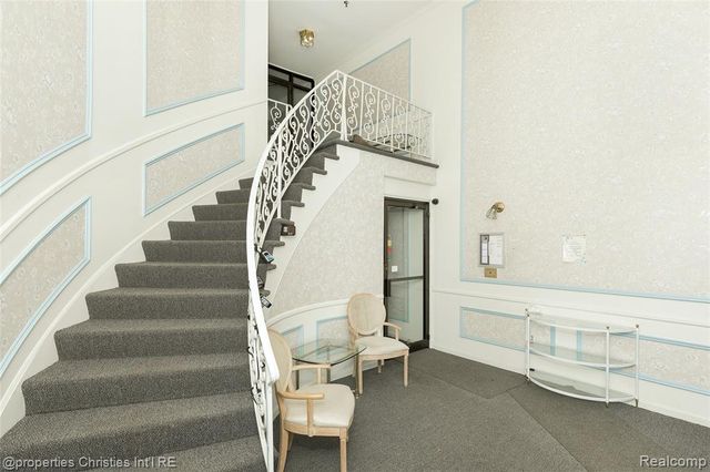 19710 W 13 Mile Road 101, Beverly Hills, MI 48025