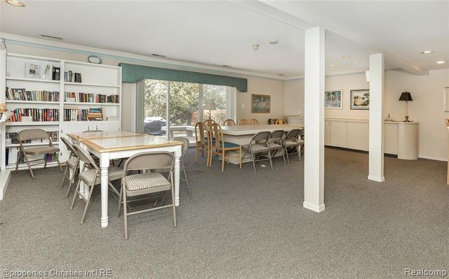 19710 W 13 Mile Road 101, Beverly Hills, MI 48025