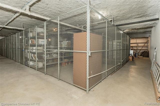 19710 W 13 Mile Road 101, Beverly Hills, MI 48025