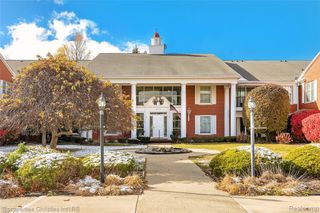 19710 W 13 Mile Road 101, Beverly Hills, MI 48025