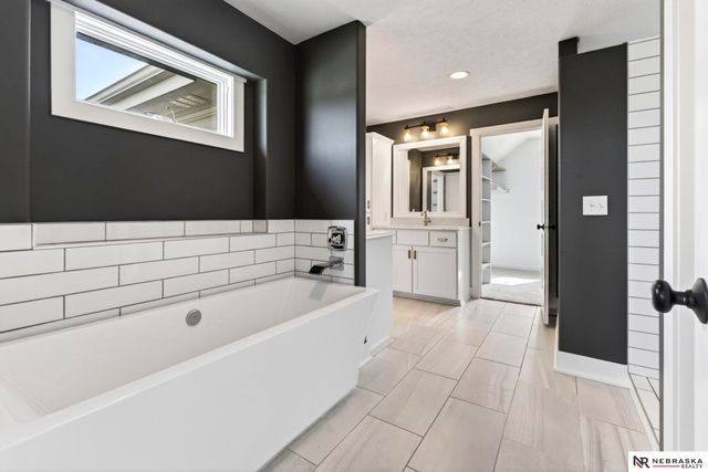 1516 S 210th Street, Omaha, NE 68022