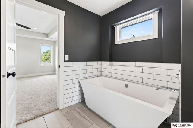 1516 S 210th Street, Omaha, NE 68022