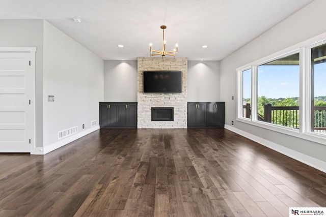 1516 S 210th Street, Omaha, NE 68022