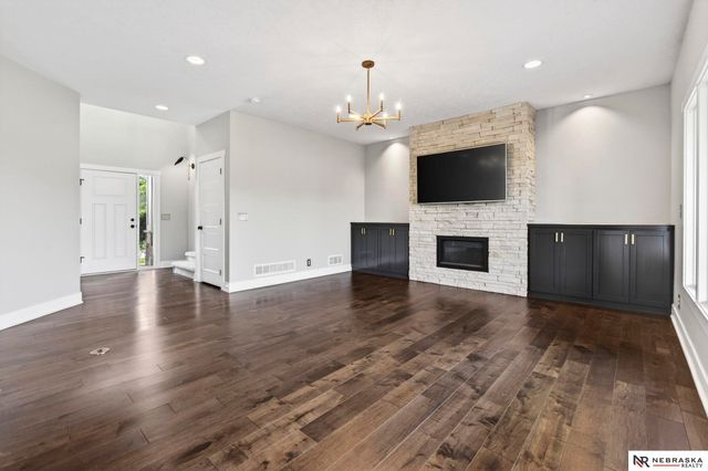 1516 S 210th Street, Omaha, NE 68022