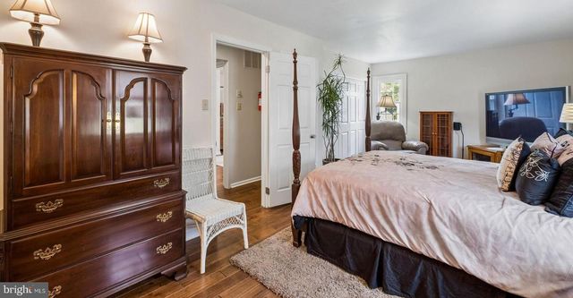 10 MONROE WAY, Newtown, PA 18940