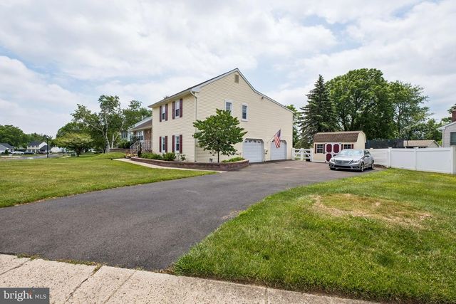 10 MONROE WAY, Newtown, PA 18940