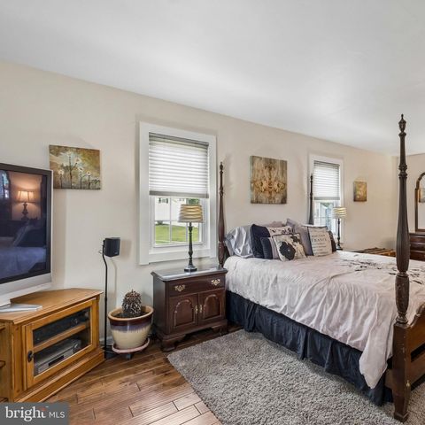 10 MONROE WAY, Newtown, PA 18940