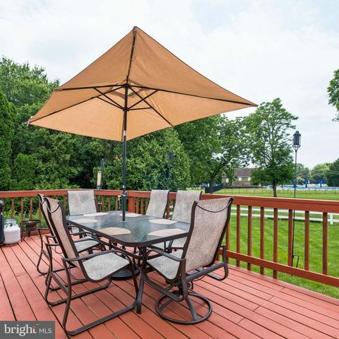 10 MONROE WAY, Newtown, PA 18940