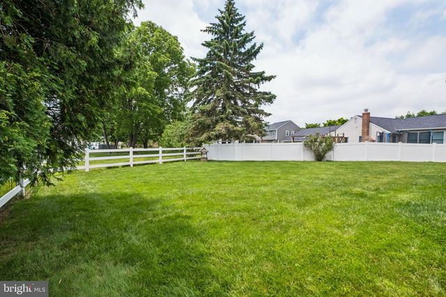 10 MONROE WAY, Newtown, PA 18940