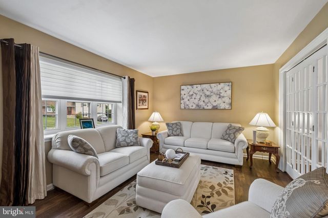 10 MONROE WAY, Newtown, PA 18940