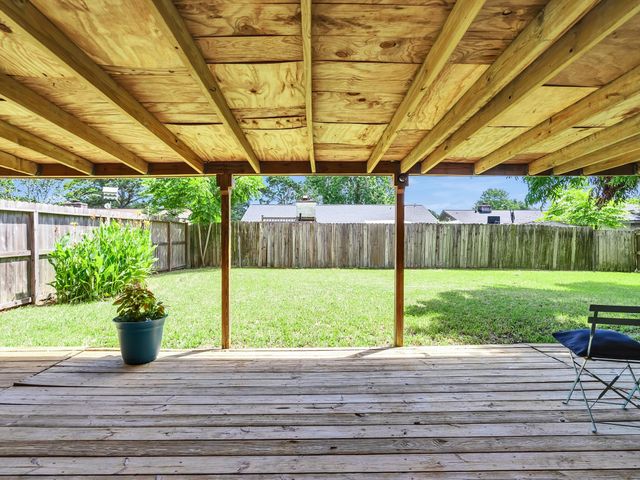 16811 Stardale Lane, Friendswood, TX 77546