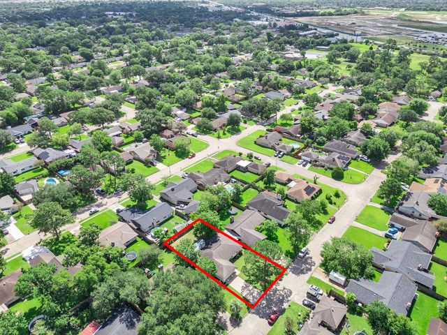 16811 Stardale Lane, Friendswood, TX 77546
