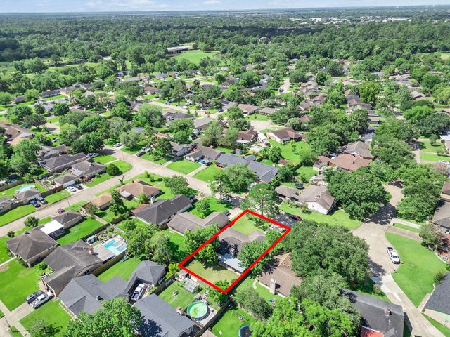 16811 Stardale Lane, Friendswood, TX 77546