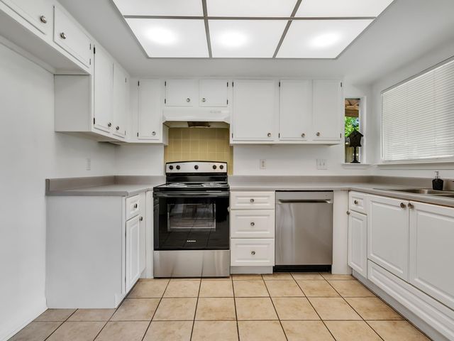 16811 Stardale Lane, Friendswood, TX 77546