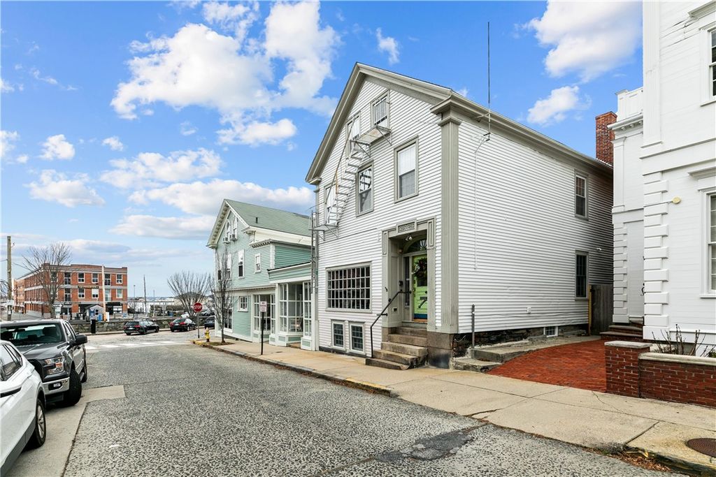 8 Franklin Street 3, Newport, RI 02840