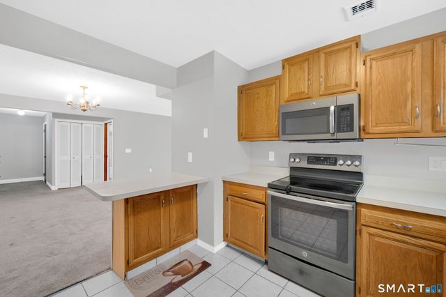 1011 Twin Circle Drive 1011, South Windsor, CT 06074