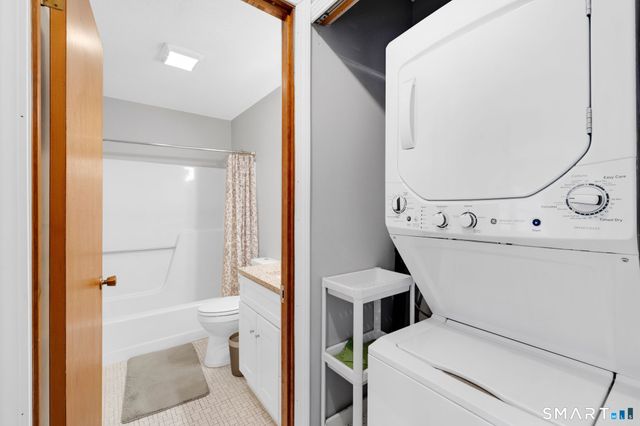 1011 Twin Circle Drive 1011, South Windsor, CT 06074