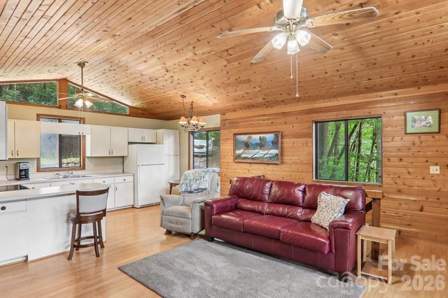 21 Wild Bird Lane, Maggie Valley, NC 28751
