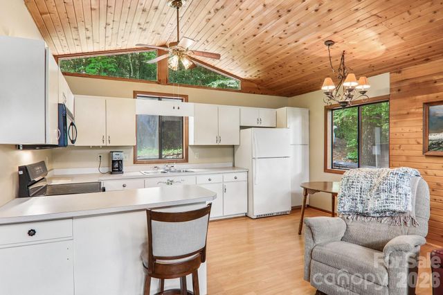 21 Wild Bird Lane, Maggie Valley, NC 28751