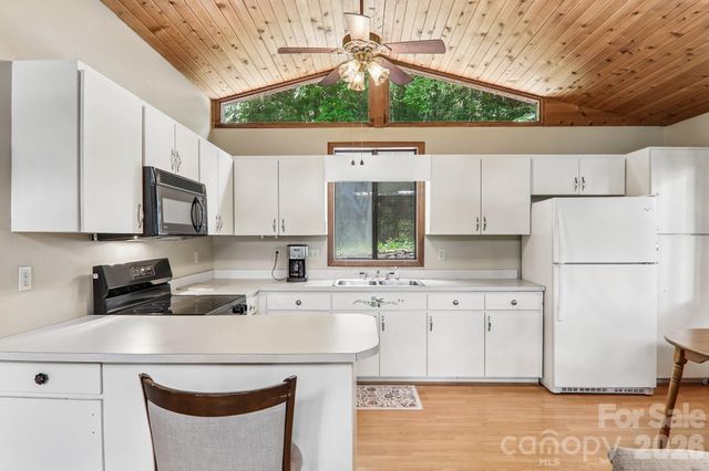 21 Wild Bird Lane, Maggie Valley, NC 28751