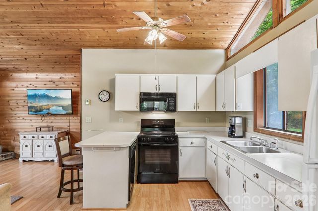 21 Wild Bird Lane, Maggie Valley, NC 28751