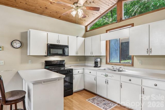 21 Wild Bird Lane, Maggie Valley, NC 28751
