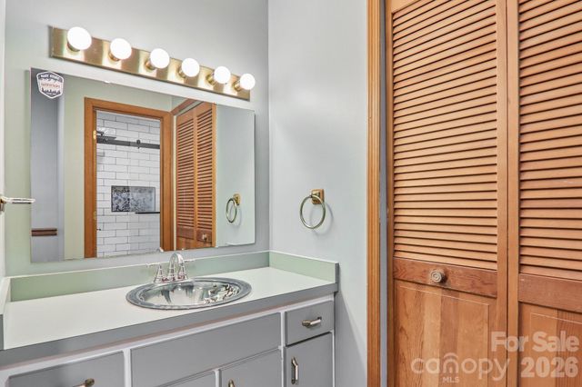 21 Wild Bird Lane, Maggie Valley, NC 28751