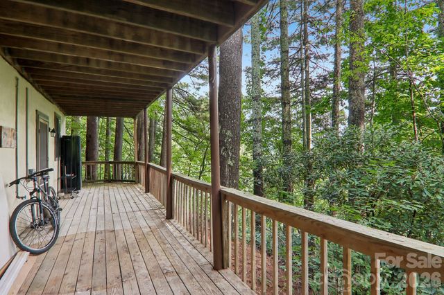 21 Wild Bird Lane, Maggie Valley, NC 28751