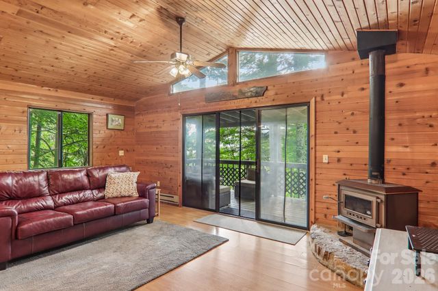 21 Wild Bird Lane, Maggie Valley, NC 28751
