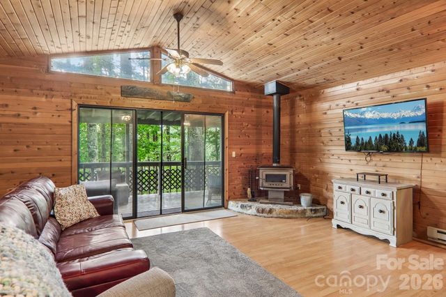 21 Wild Bird Lane, Maggie Valley, NC 28751