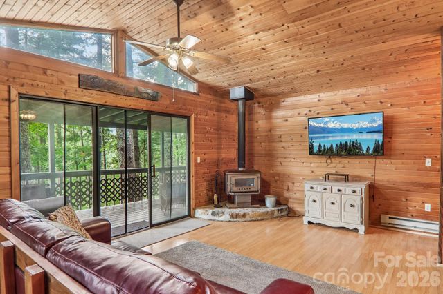 21 Wild Bird Lane, Maggie Valley, NC 28751