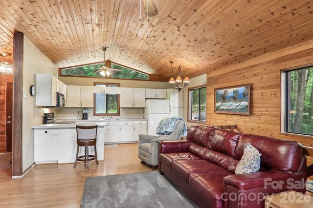 21 Wild Bird Lane, Maggie Valley, NC 28751