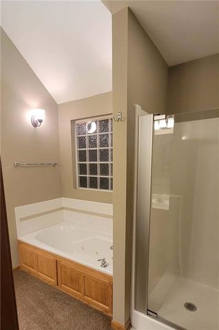 4602 N Heatherwood Drive, St Joseph, MO 64506