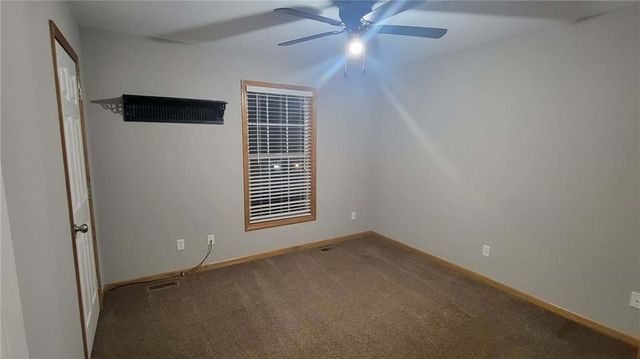 4602 N Heatherwood Drive, St Joseph, MO 64506