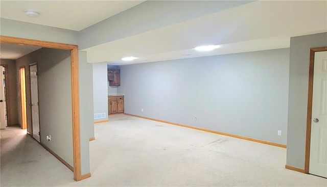 4602 N Heatherwood Drive, St Joseph, MO 64506