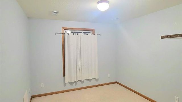 4602 N Heatherwood Drive, St Joseph, MO 64506