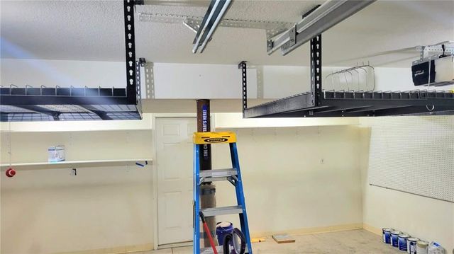 4602 N Heatherwood Drive, St Joseph, MO 64506