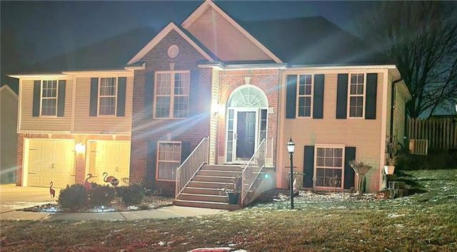 4602 N Heatherwood Drive, St Joseph, MO 64506