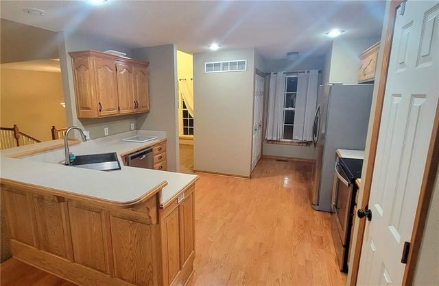 4602 N Heatherwood Drive, St Joseph, MO 64506