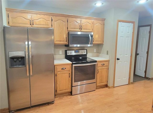 4602 N Heatherwood Drive, St Joseph, MO 64506