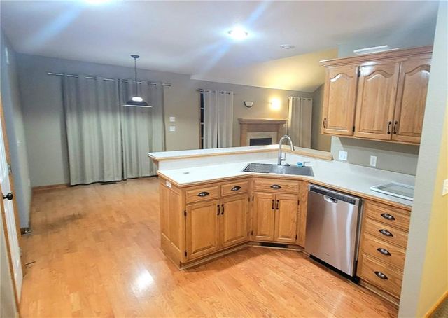 4602 N Heatherwood Drive, St Joseph, MO 64506